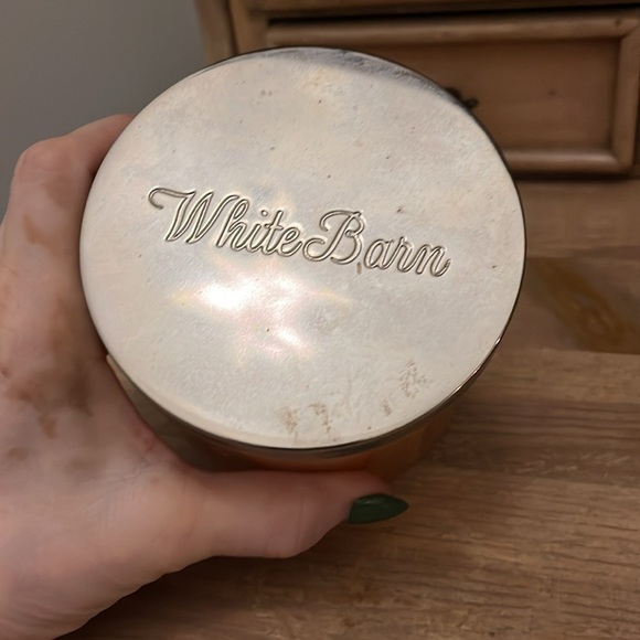 White Barn Candle in Jar “Rose Water & Ivy” New 14.5 oz - Picture 2 of 5